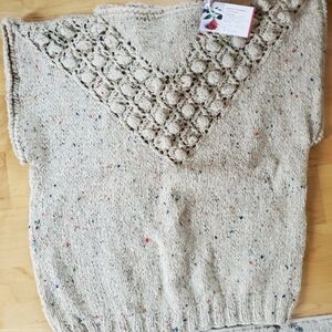 Vintage Multi color Speckled Beige Wool pullover Sweater Vest. Popcorn Accents.